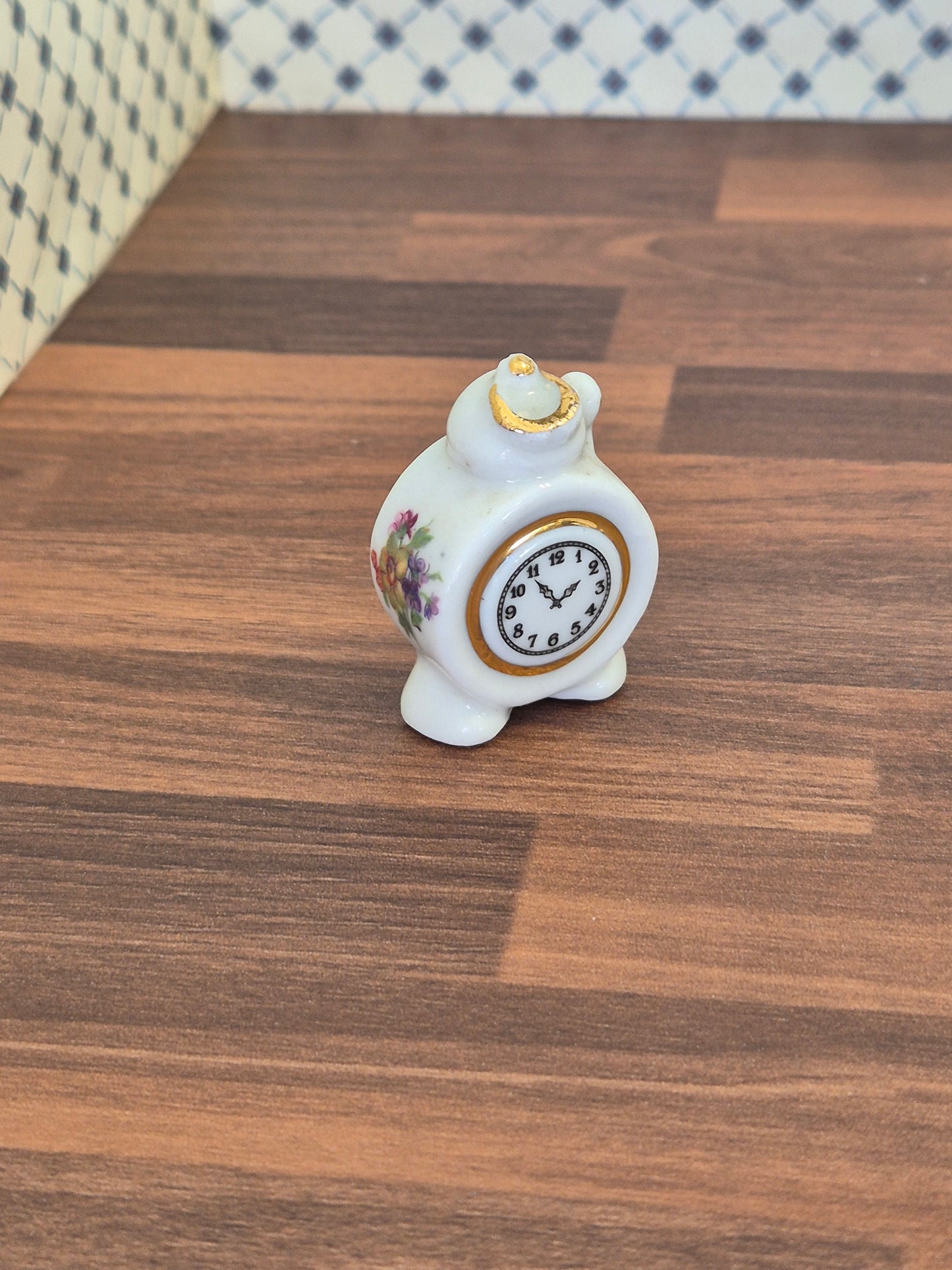 Større porcelæn ur
