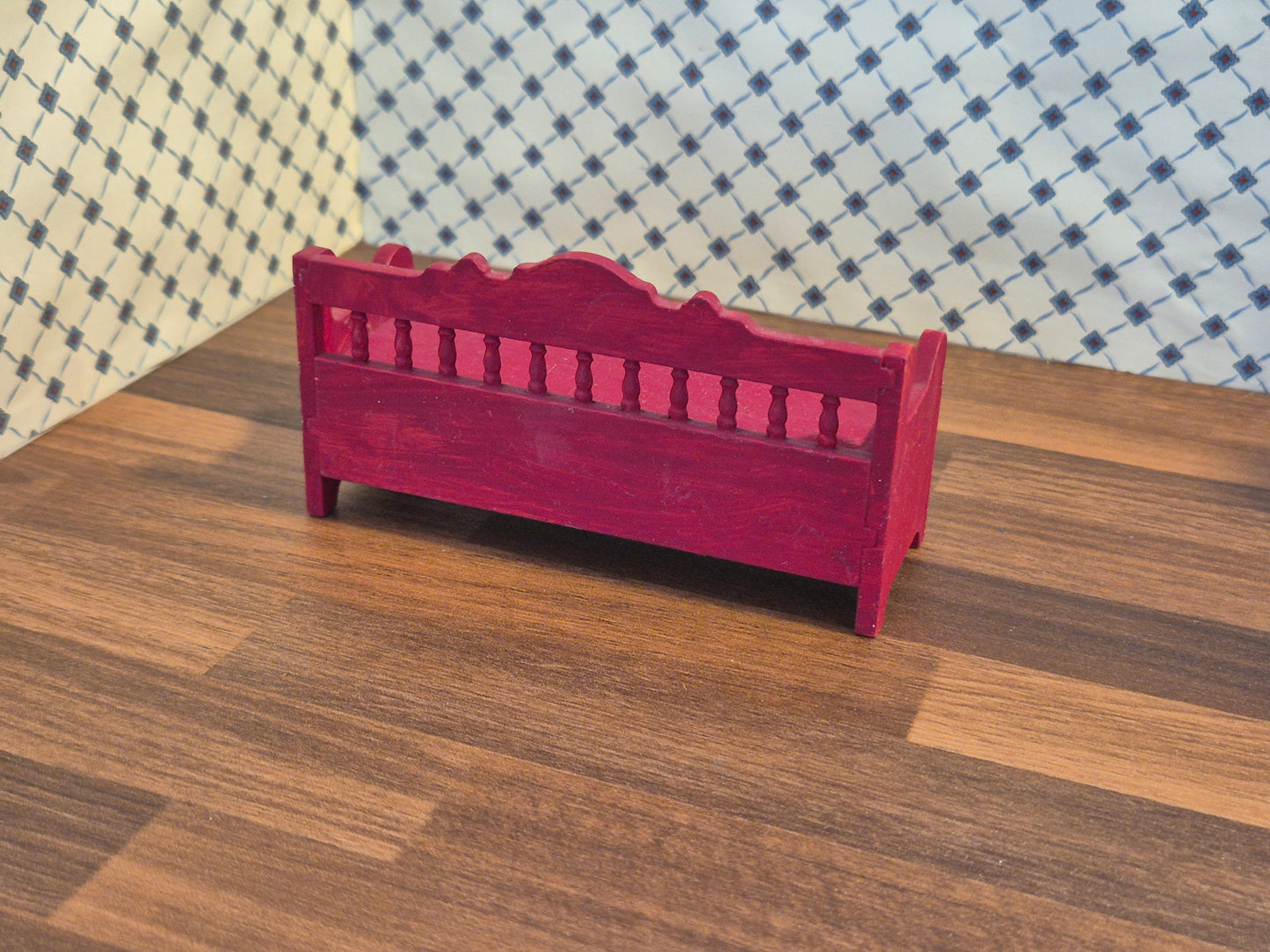 Lundby  bænk, malet