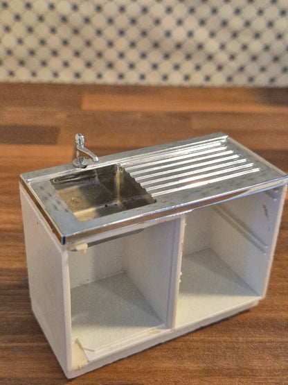 Lundby  vaskeskab med mangler