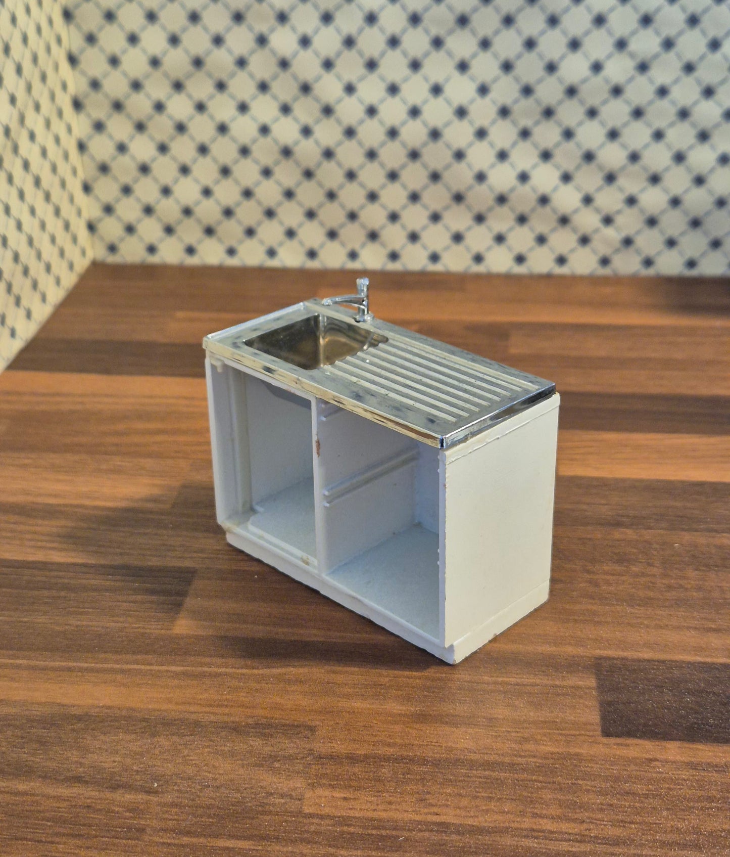 Lundby  vaskeskab med mangler