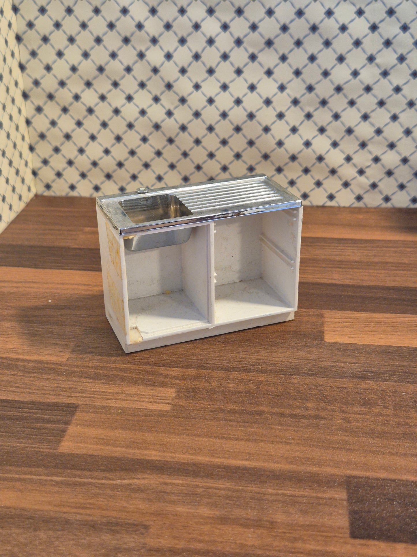 Lundby  vaskeskab med mangler