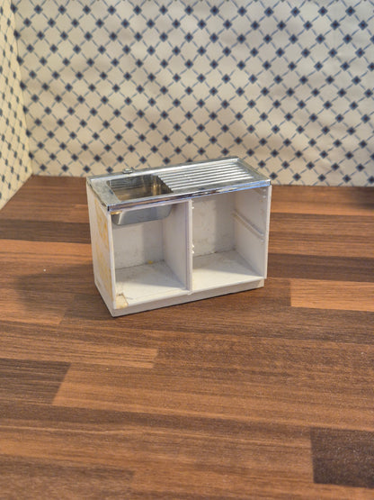 Lundby  vaskeskab med mangler