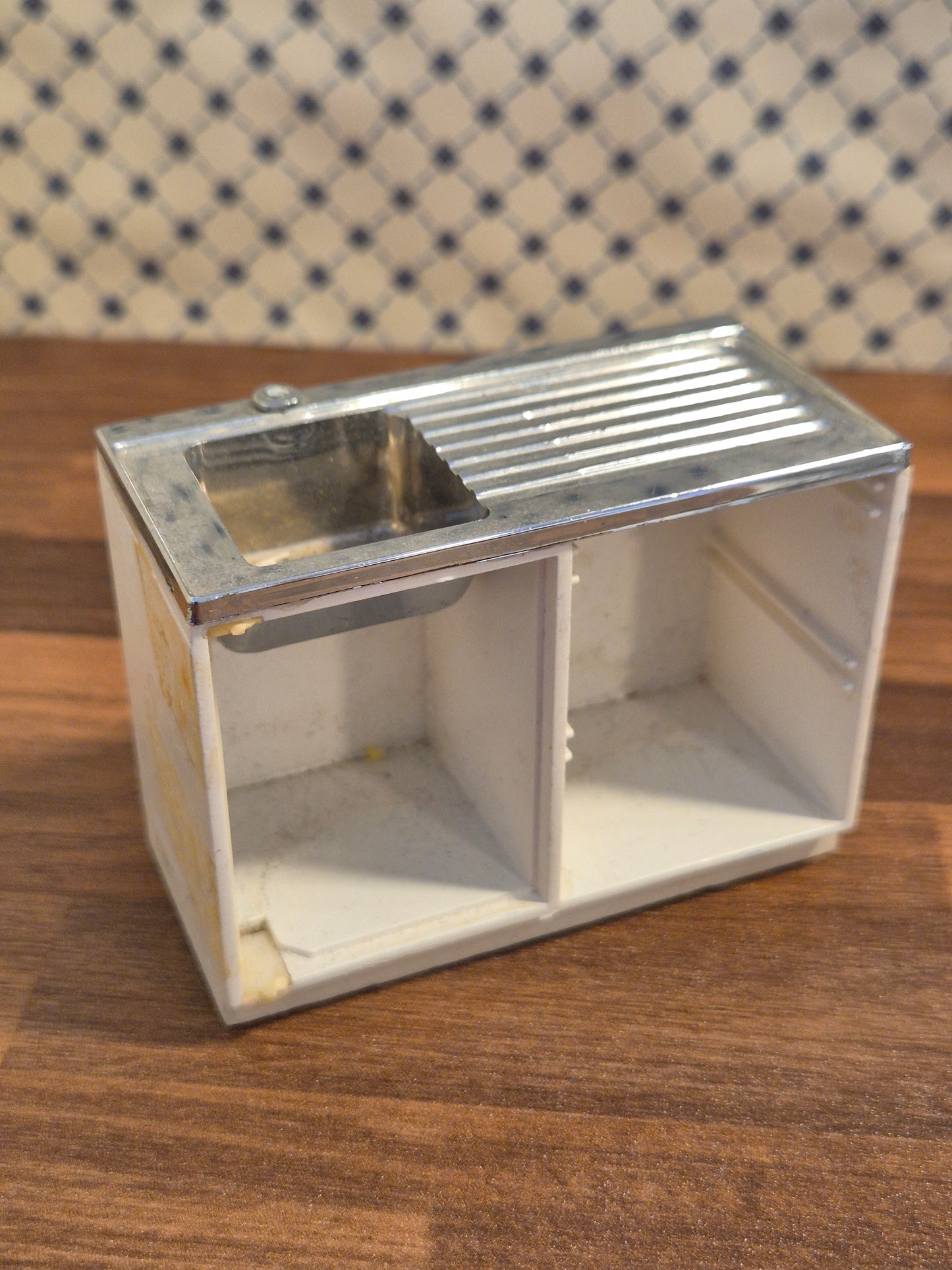 Lundby  vaskeskab med mangler