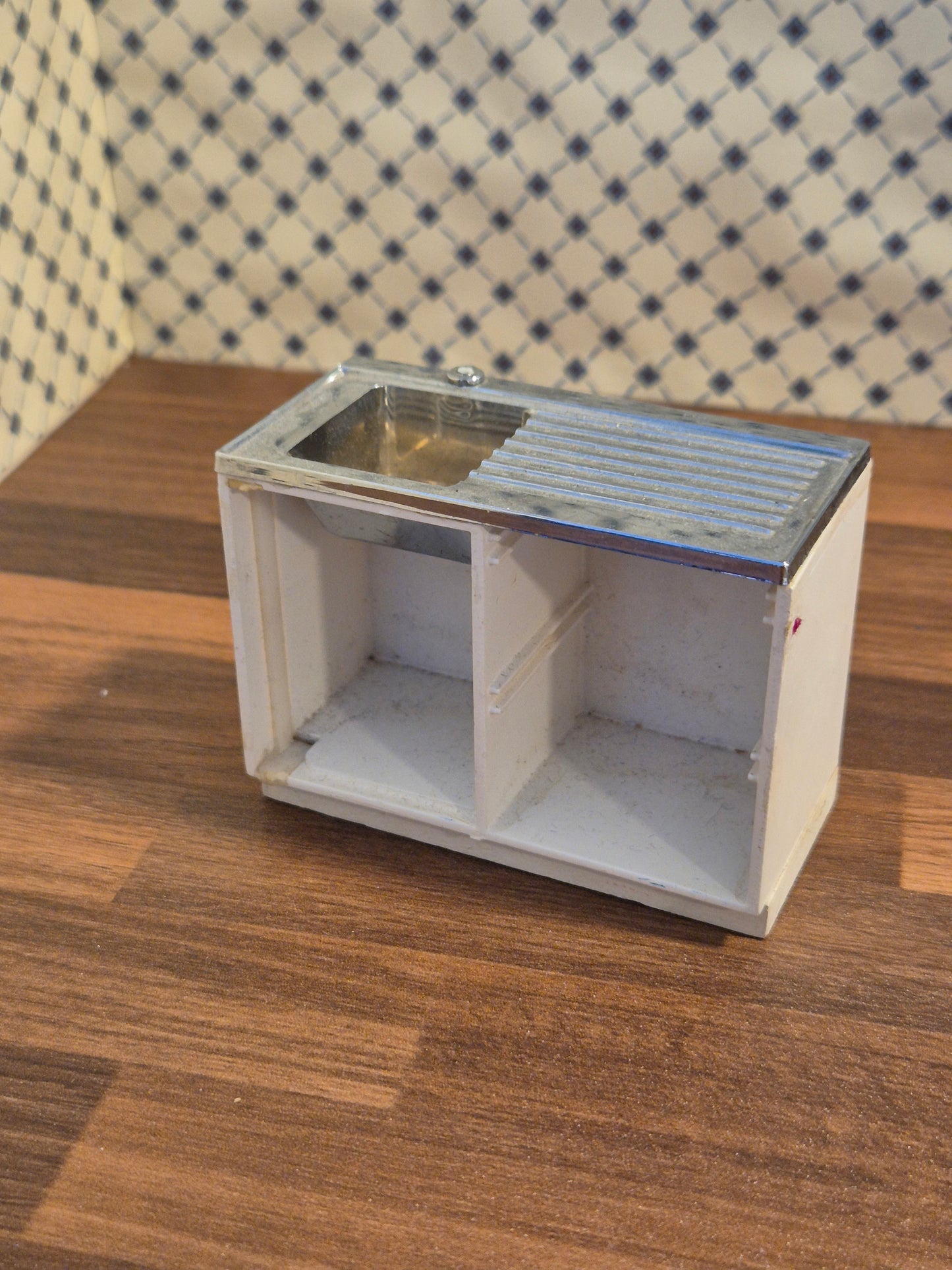 Lundby  vaskeskab med mangler