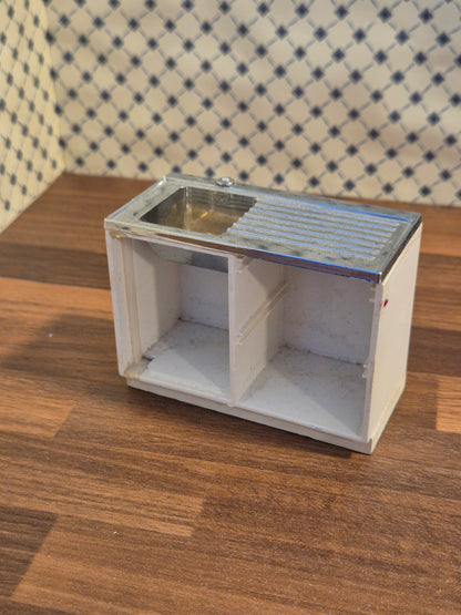 Lundby  vaskeskab med mangler
