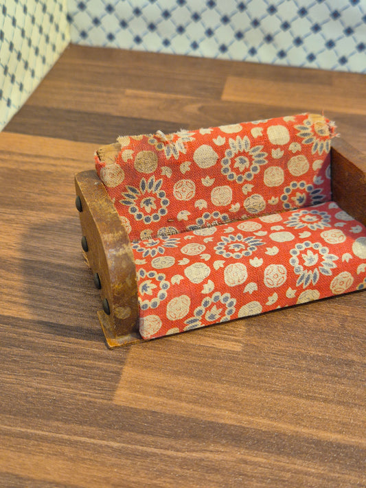 Vintage sofa, slidt
