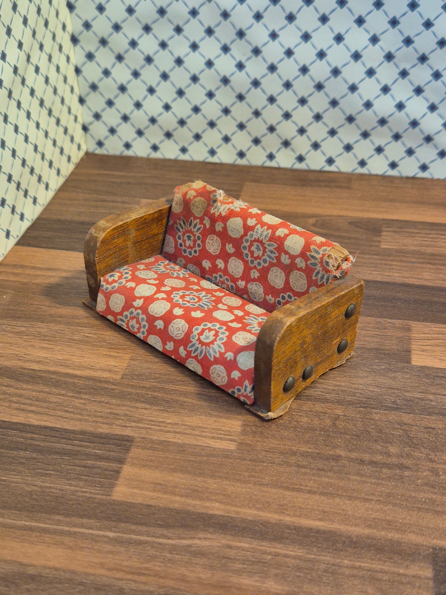 Vintage sofa, slidt