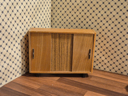 Vintage 1:16 klædeskab