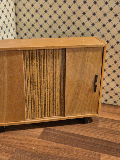 Vintage 1:16 klædeskab