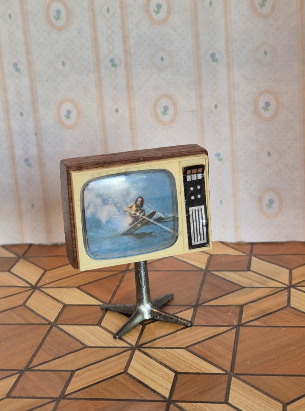 Caroline Home TV