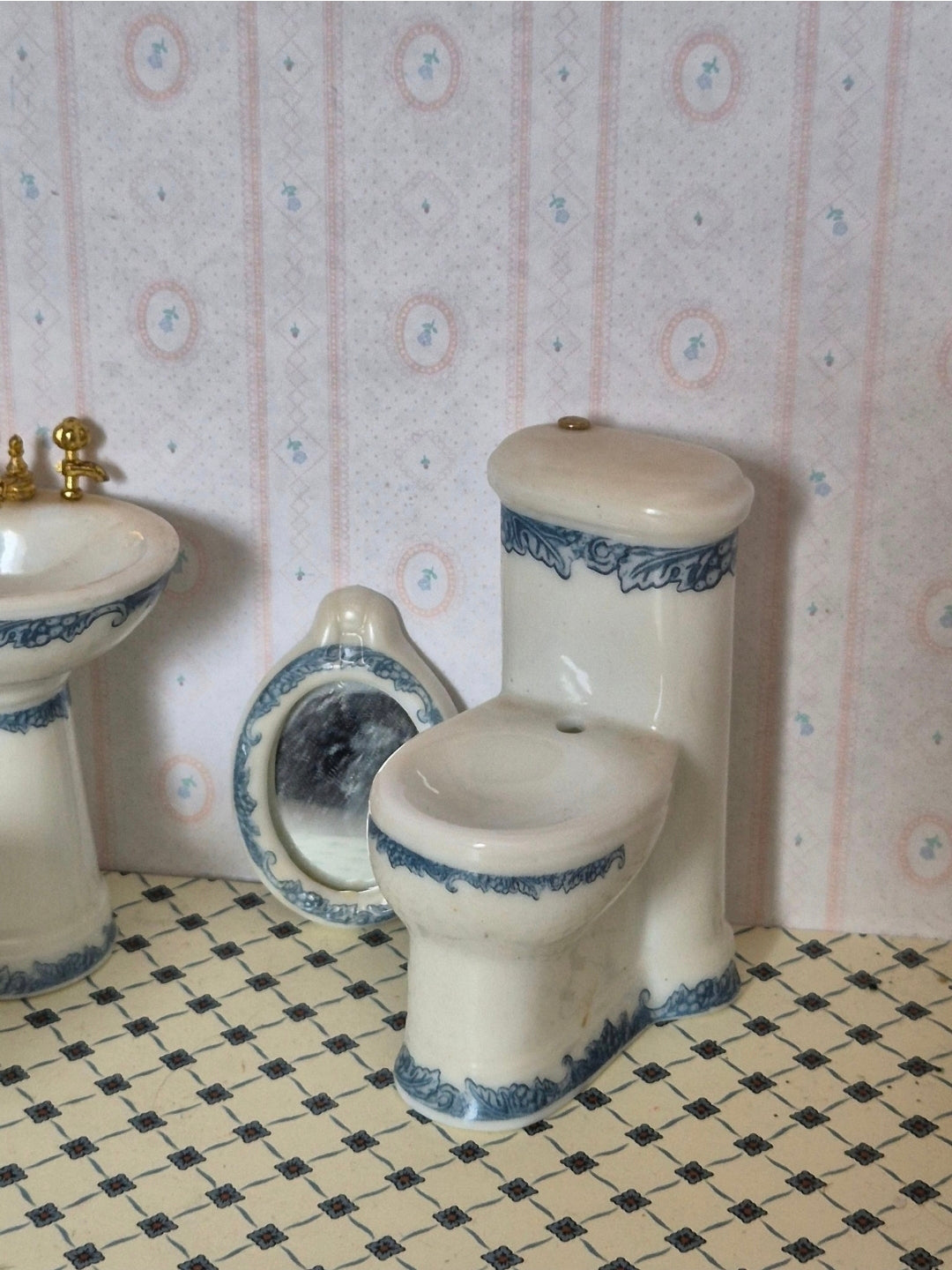 1:12 porcelæn badeværelse,  mangler