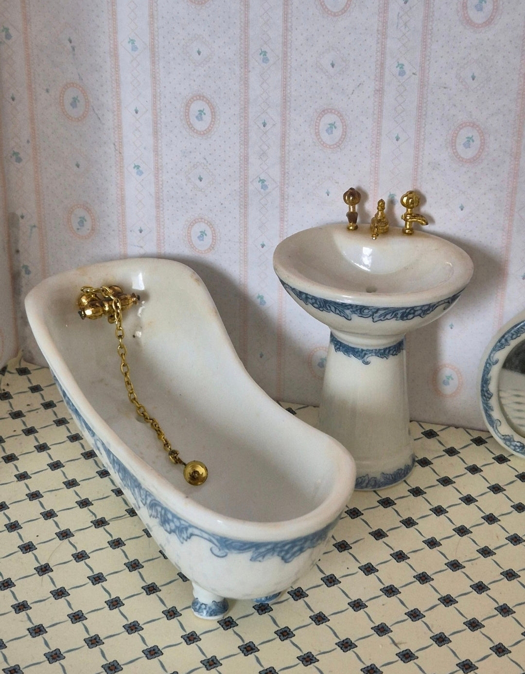 1:12 porcelæn badeværelse,  mangler