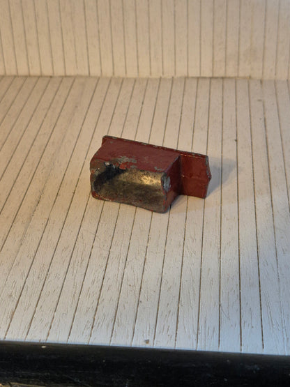 Metal symaskine på bord