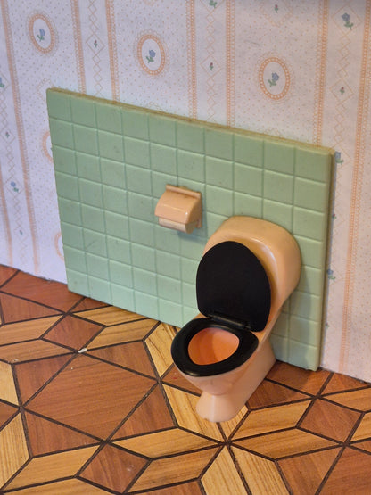 Brio toilet