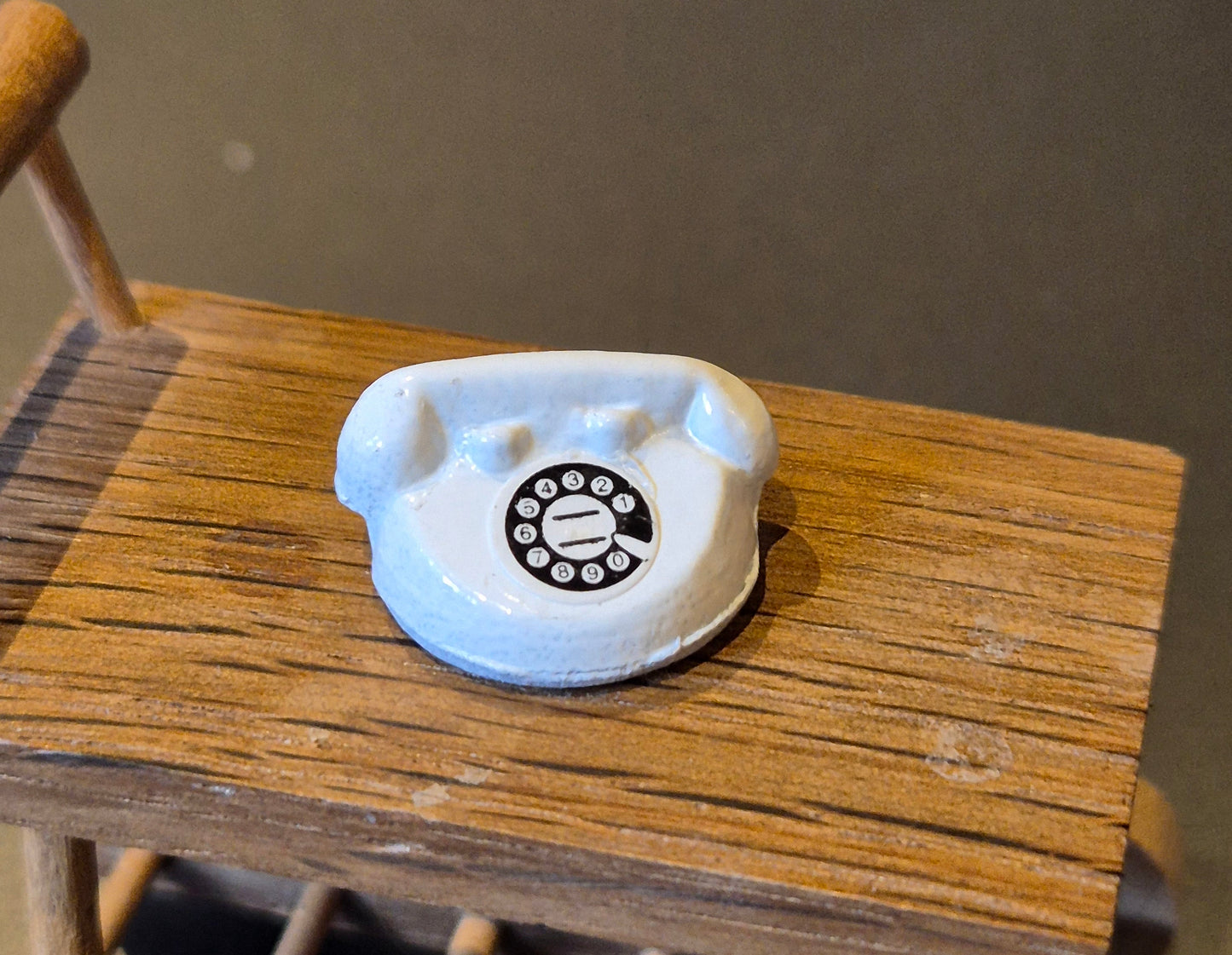 1:16 hvid telefon