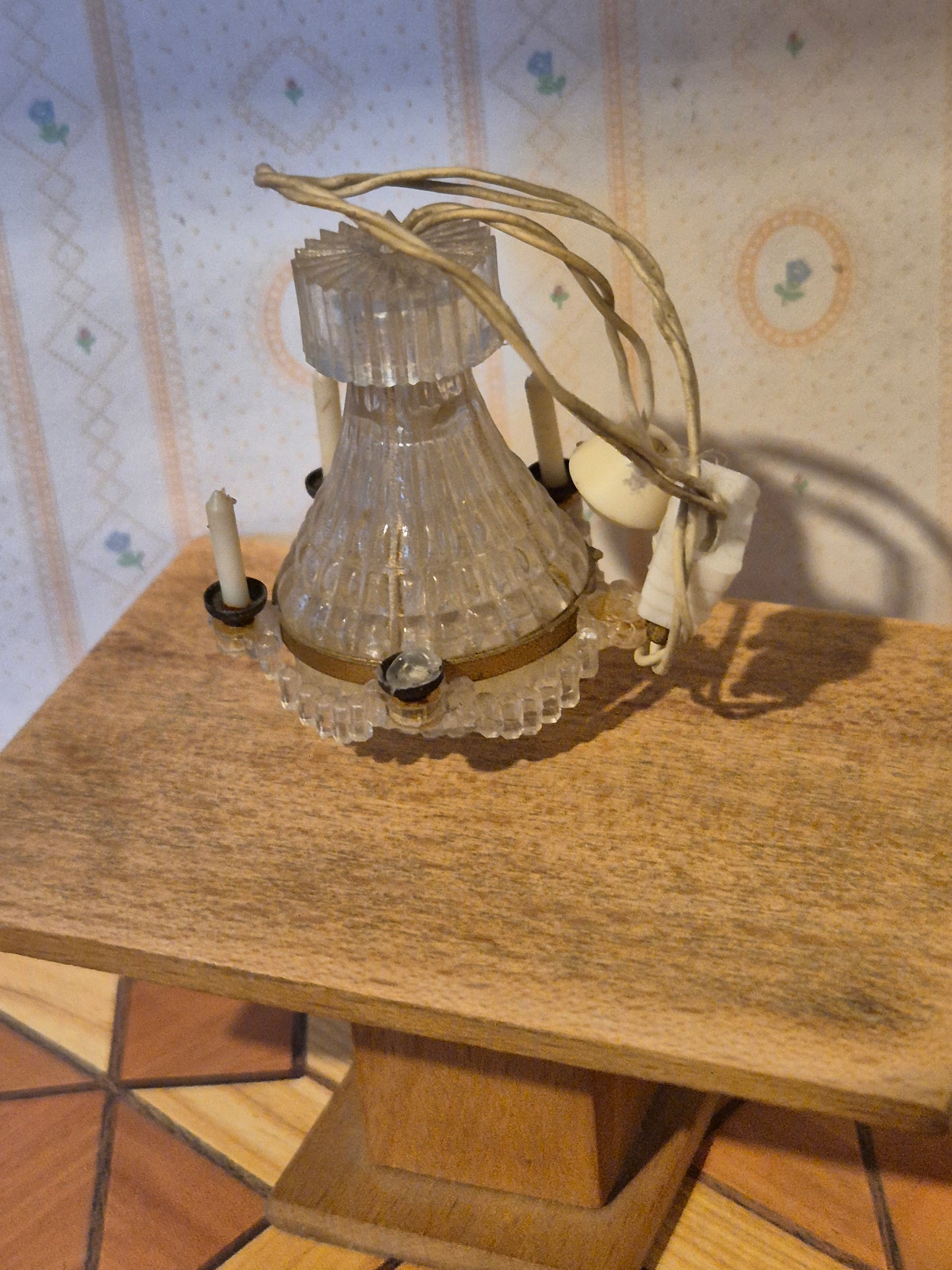 Lundby lysekrone, mangler